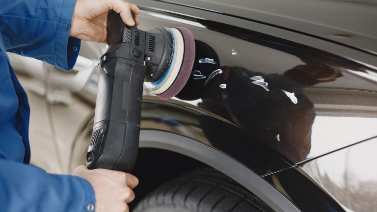 Rayures sur la voiture : identifier, réparer et protéger la carrosserie