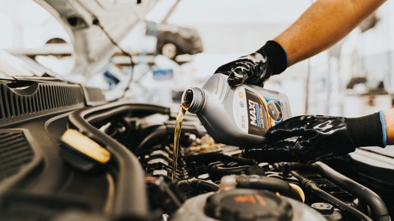 Quelle huile moteur pour une Peugeot 208 1.2 essence 82 ch ?