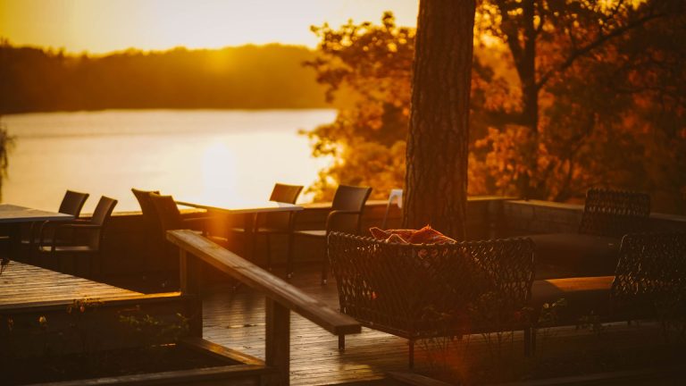 Comment sublimer votre terrasse avec un filet de camouflage cet été