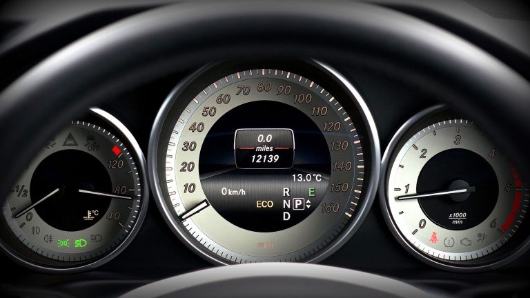 Vibrations à l’arrêt moteur tournant : causes et diagnostic au ralenti